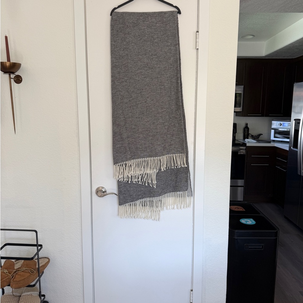 NWT 100% Cashmere Gray Fringe Throw Blanket -  Plush Home Accent